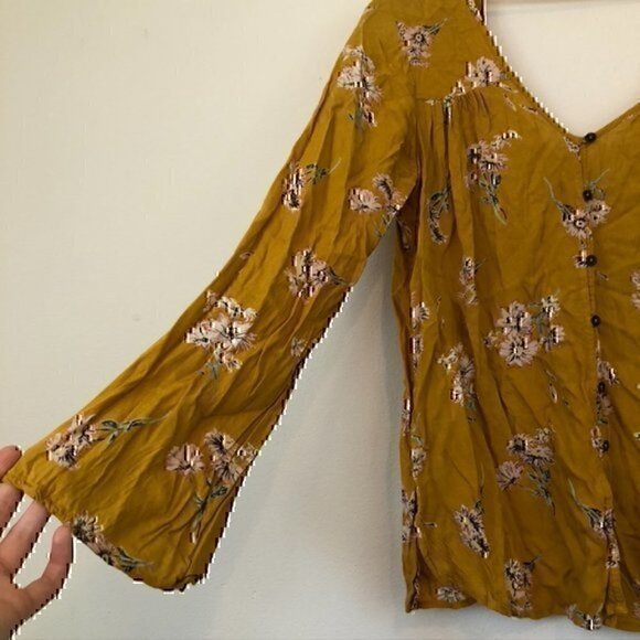 BILLABONG Forget Me Knot Shirt Mustard Yellow V-Neck Button Down Blouse JRS XS - Picture 11 of 11